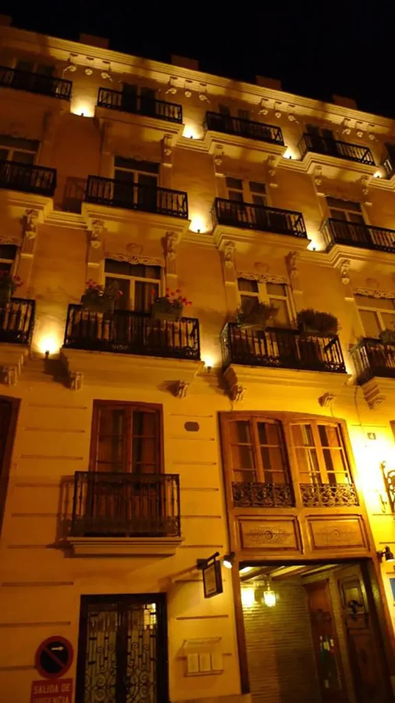 hotel ad hoc monumental