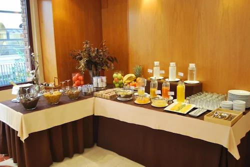 desayuno en el hotel rh sorolla centro