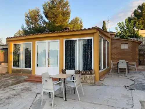 Casa rural con piscina en Montserrat