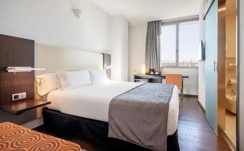 Hotel Ilunion 4